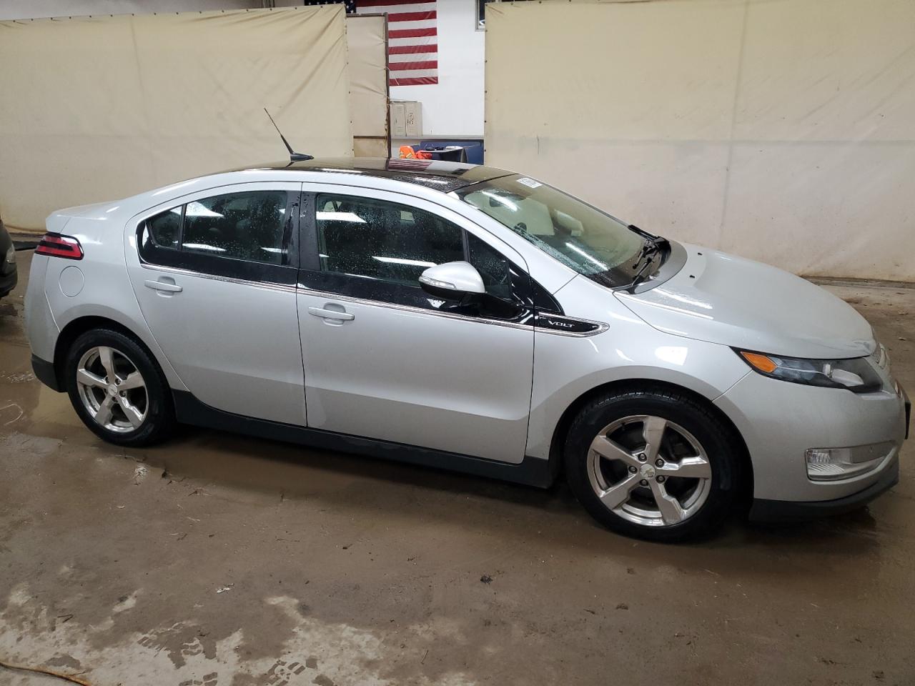 2011 Chevrolet Volt - Image 4