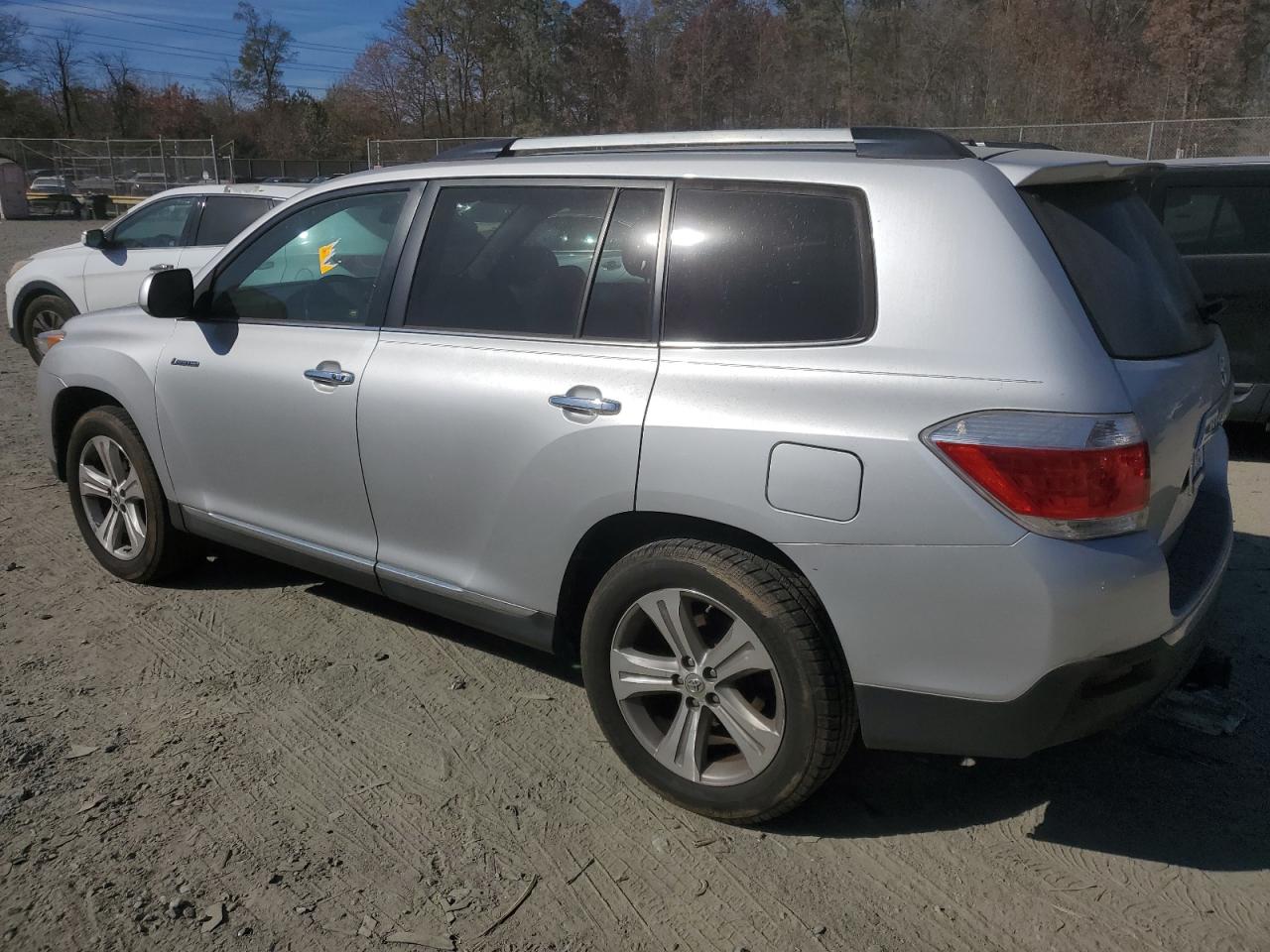 2012 Toyota Highlander - Image 2