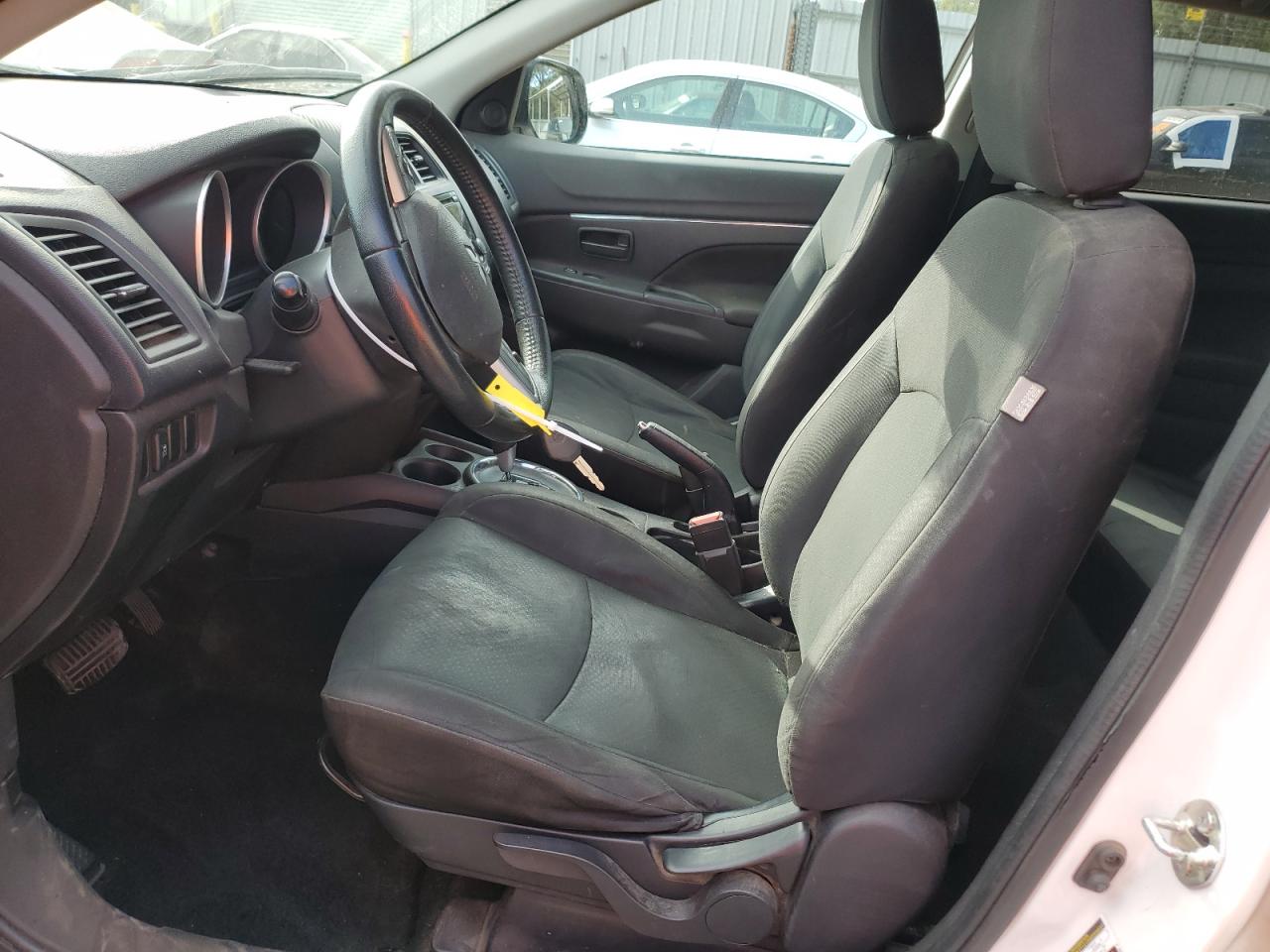 2015 Mitsubishi Outlander - Image 7