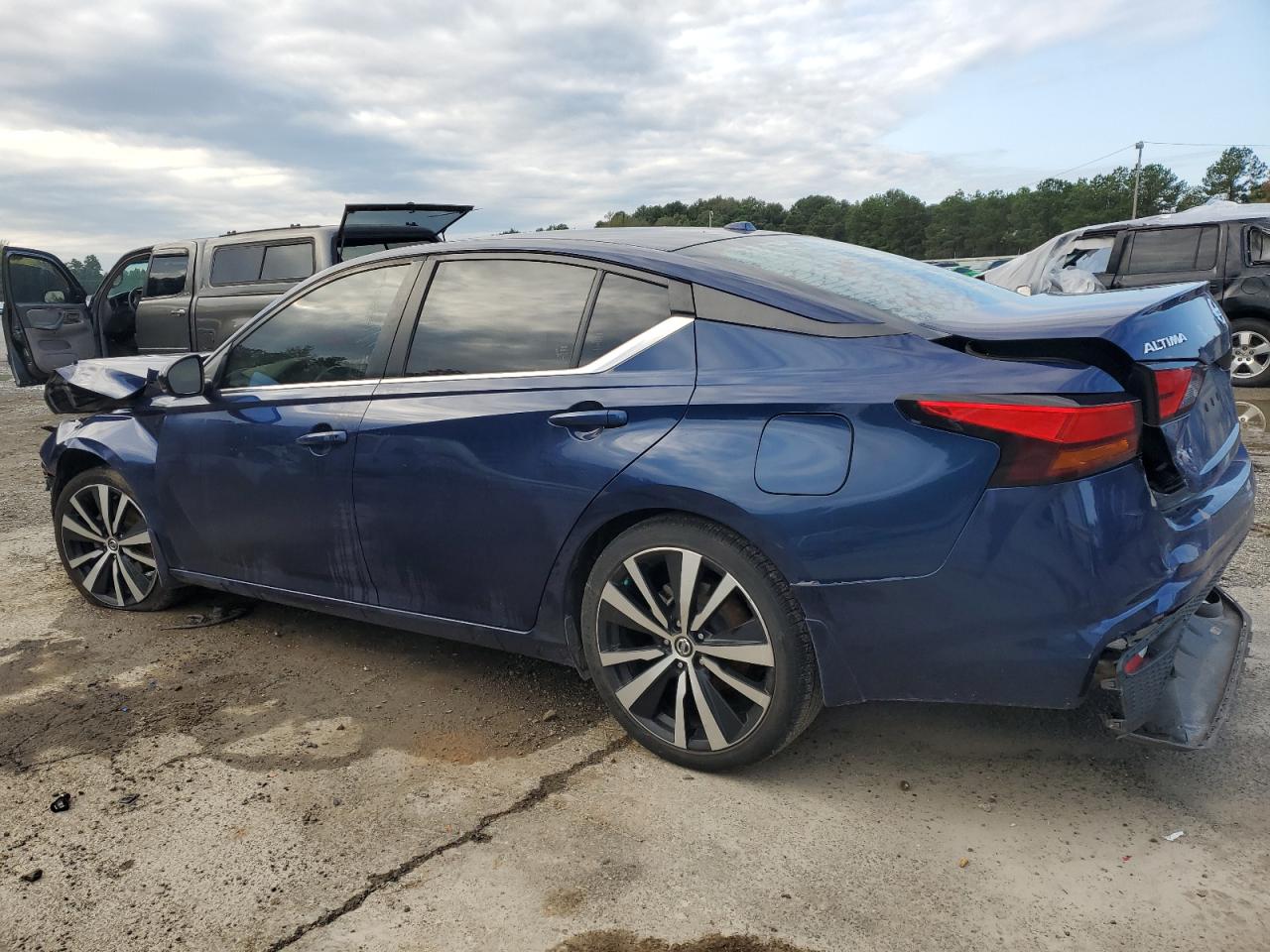2019 Nissan Altima - Image 2