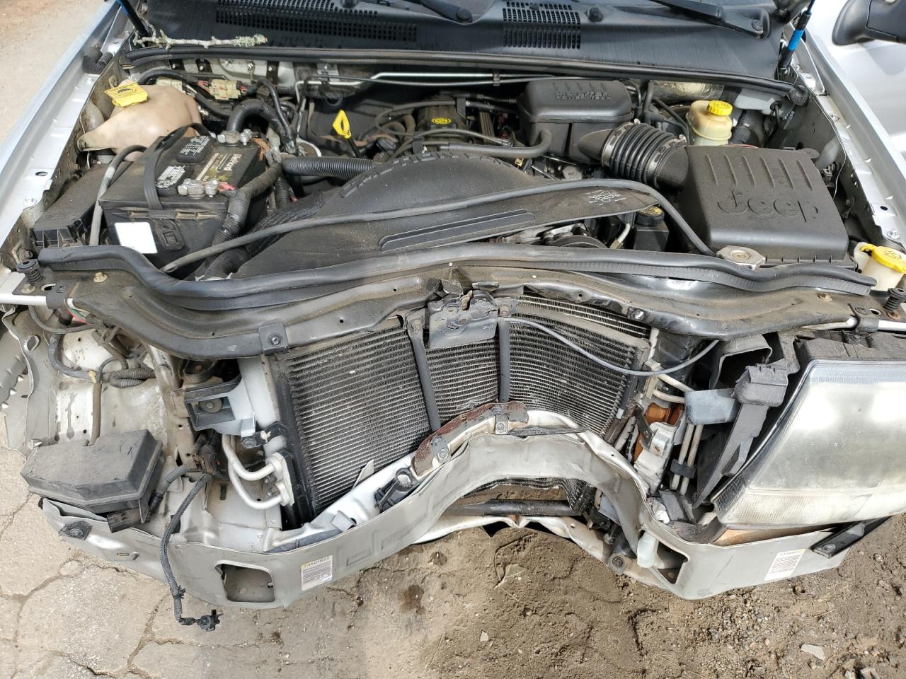 2004 Jeep Grand Cherokee - Image 12