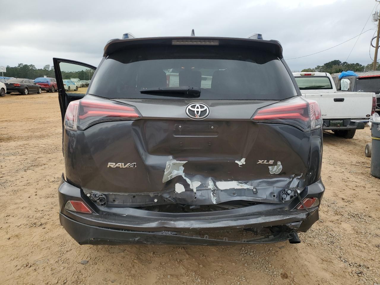 VIN JTMWFREV3HJ137005 2017 TOYOTA RAV4 no.6