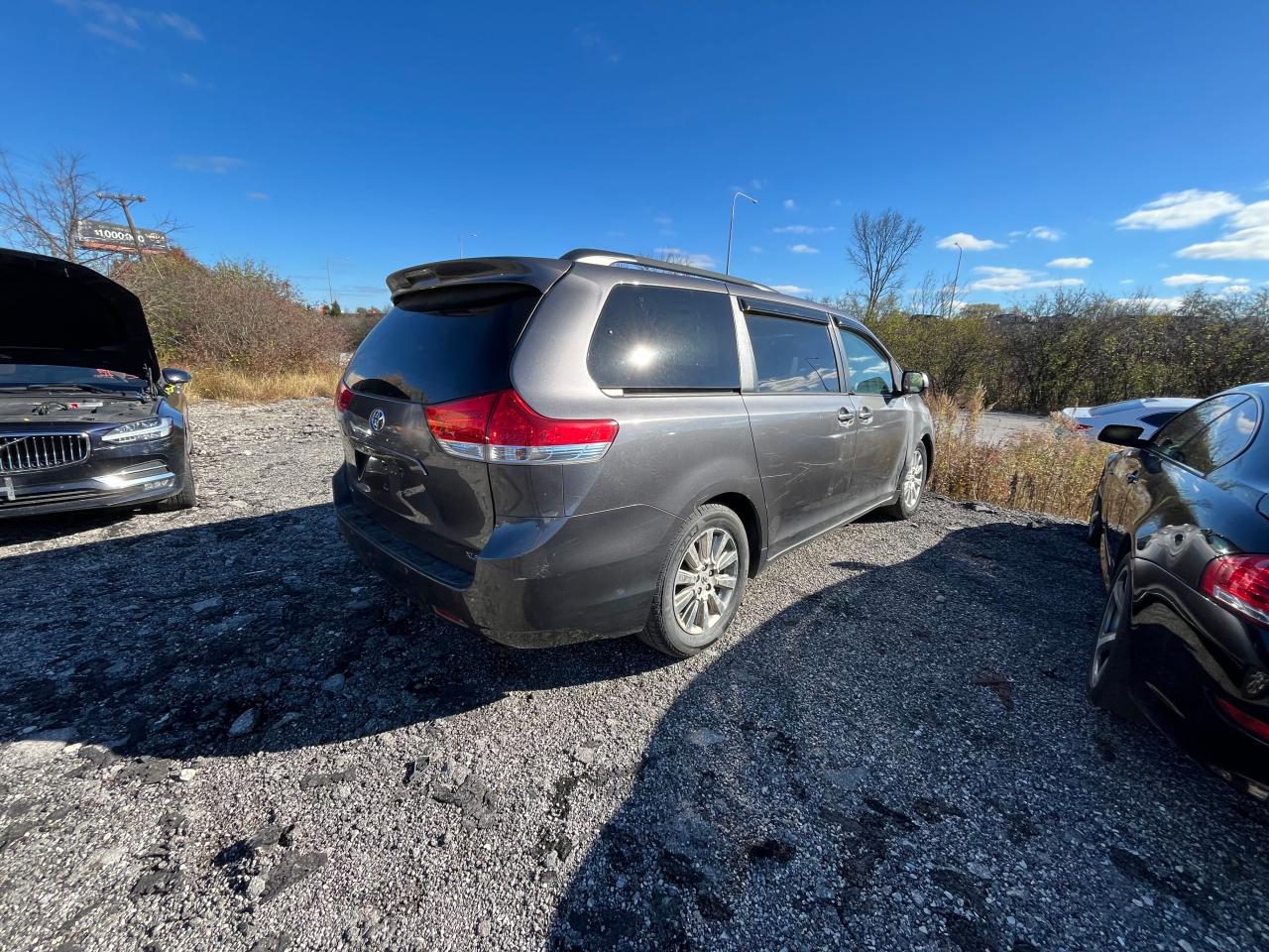 2011 Toyota Sienna - Image 4