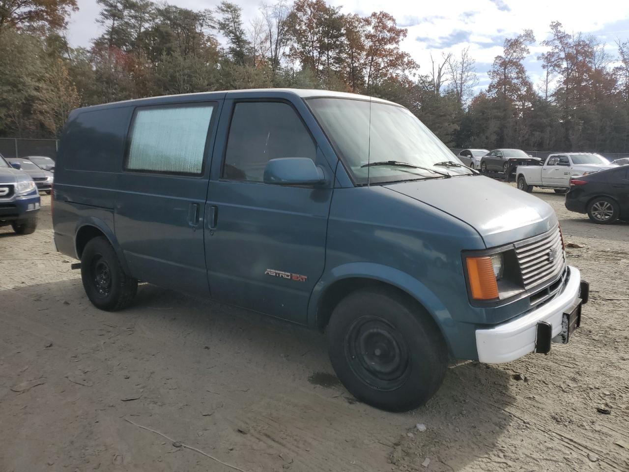 1993 Chevrolet Astro - Image 4