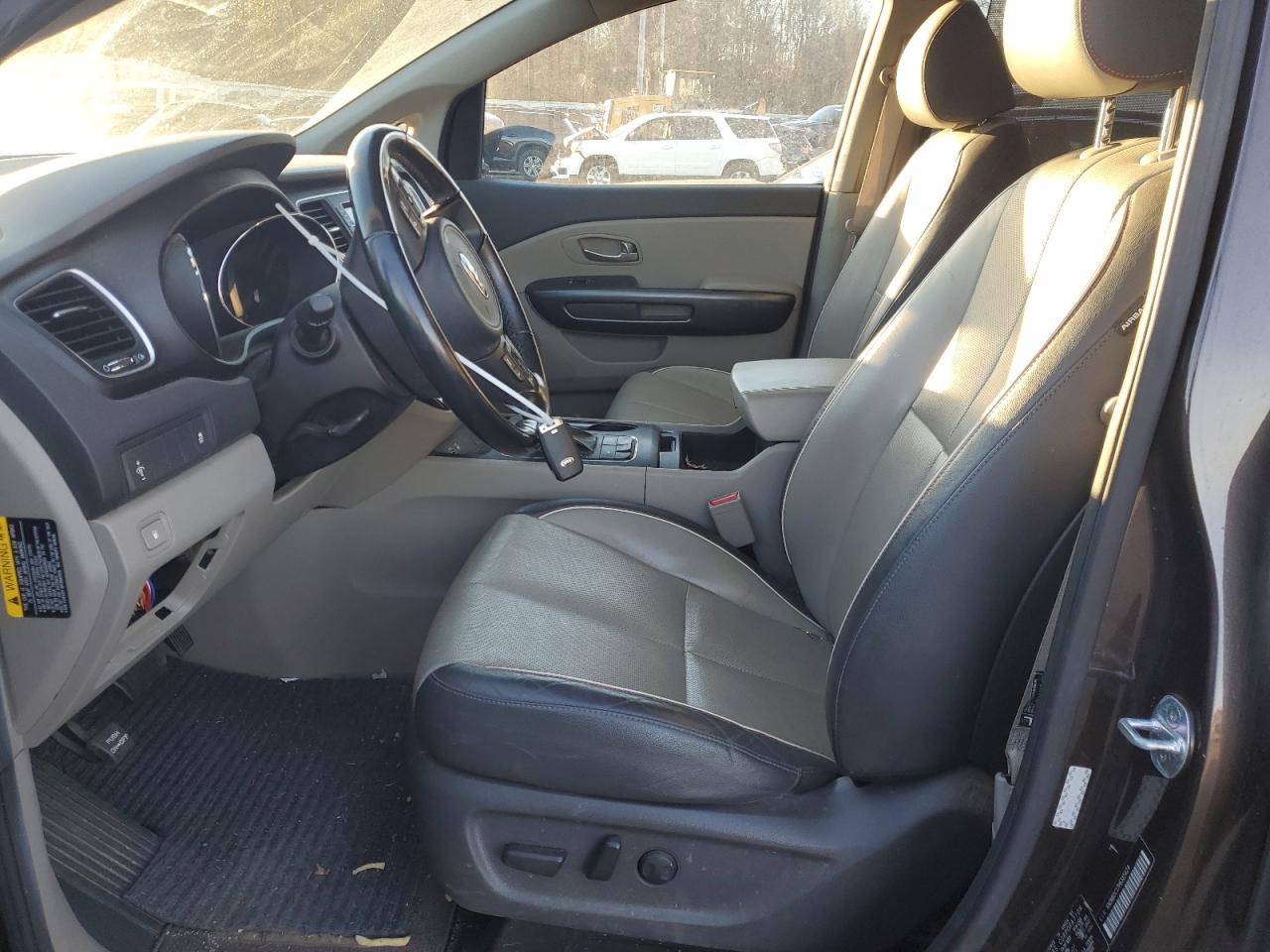 2017 Kia Sedona - Image 7
