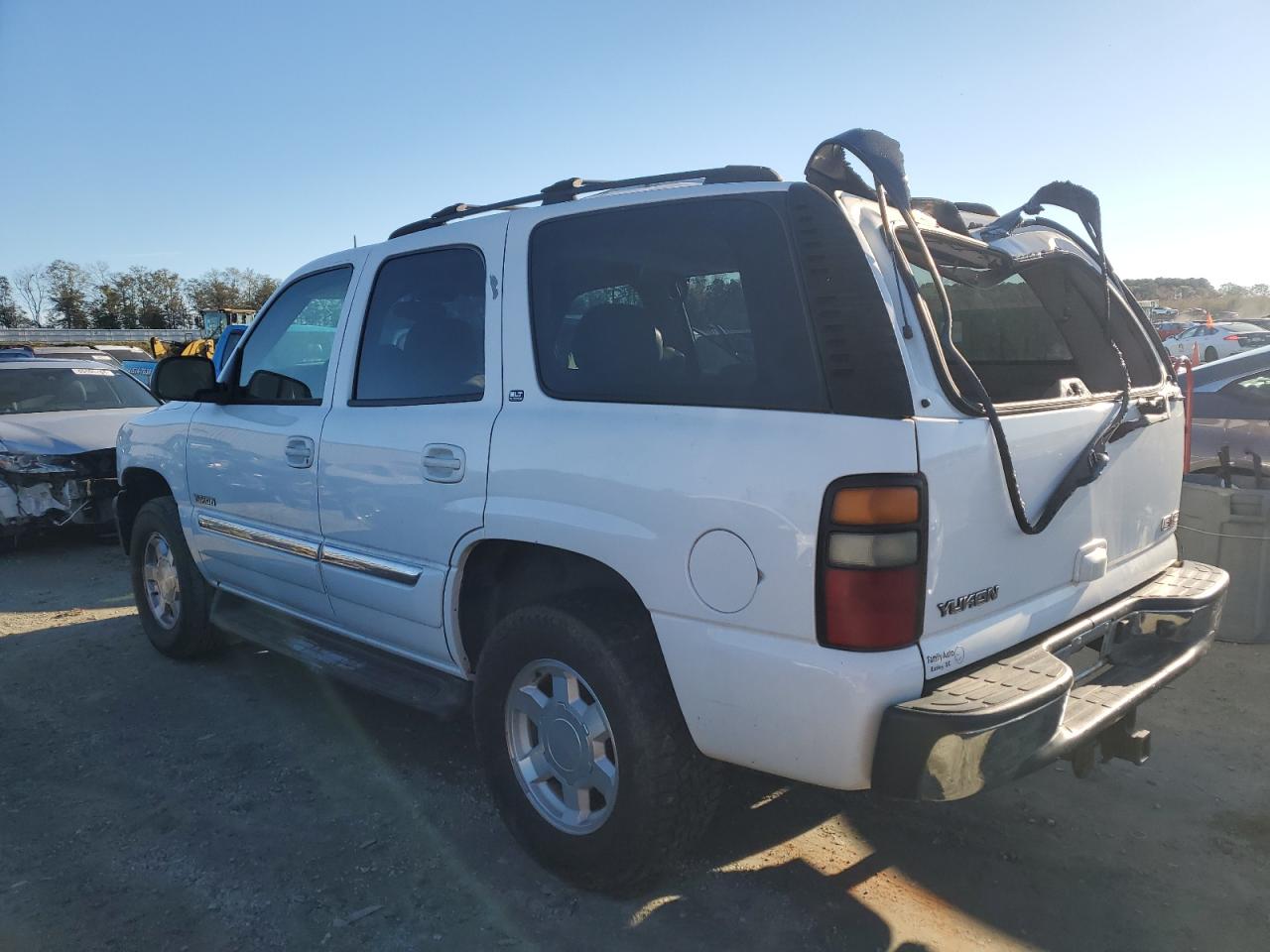 2005 GMC Yukon - Image 2