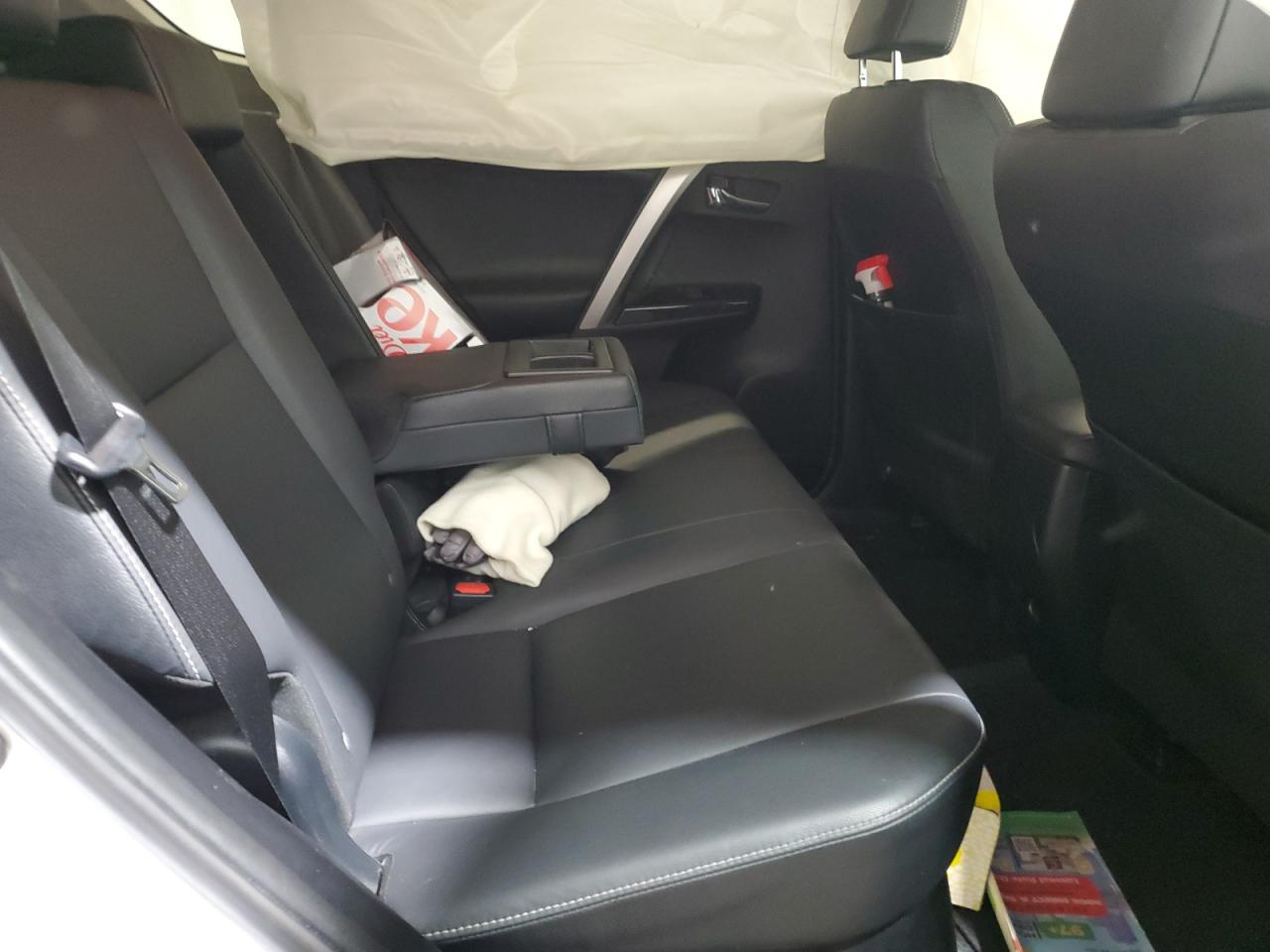 2017 Toyota RAV 4 - Image 11