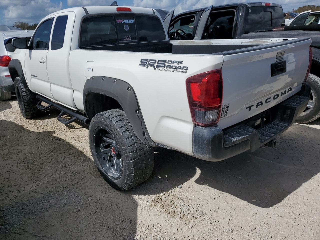 VIN 5TFRZ5CN2KX073608 2019 TOYOTA TACOMA no.2