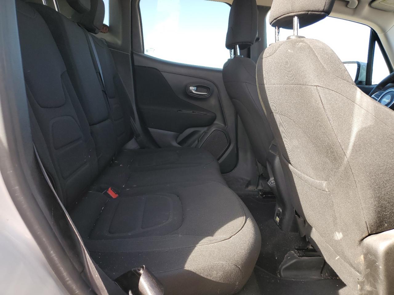 2020 Jeep Renegade - Image 11