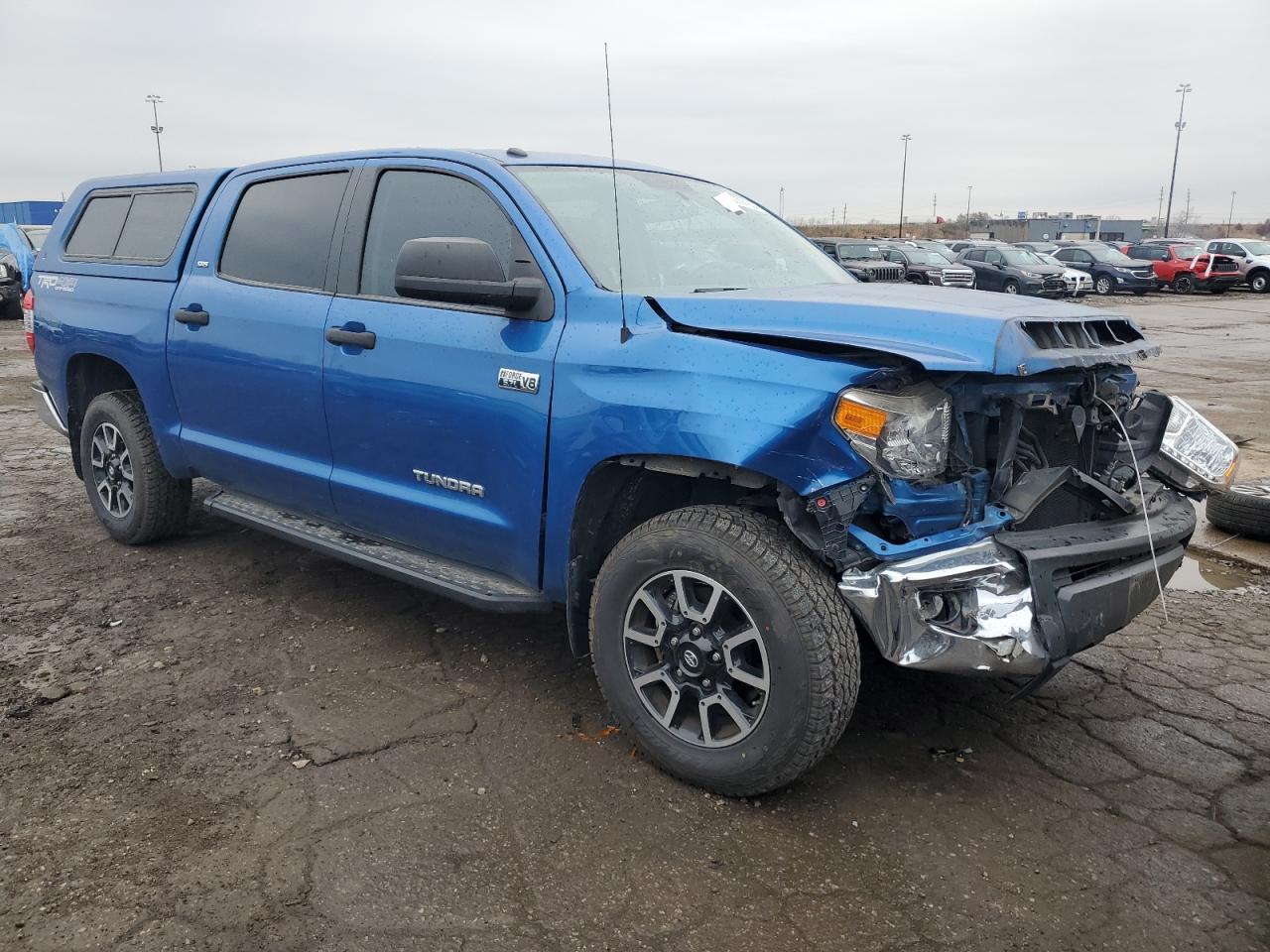 VIN 5TFDY5F16HX647724 2017 TOYOTA TUNDRA no.4