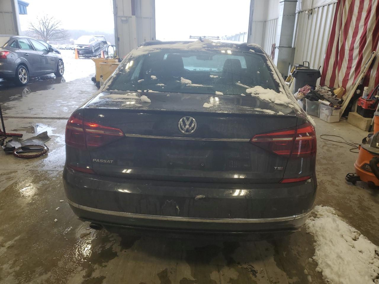 2017 Volkswagen Passat - Image 6