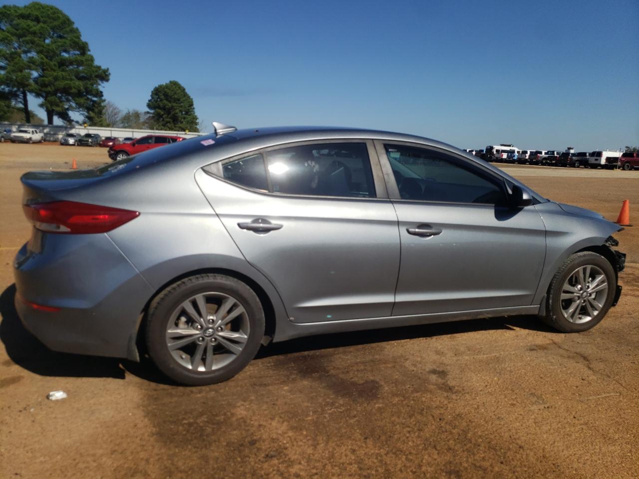 2018 Hyundai Elantra - Image 3