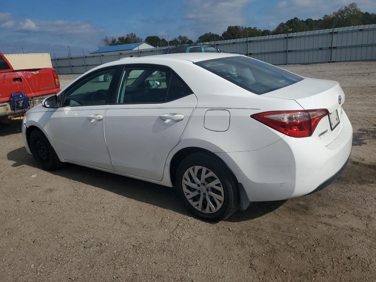 VIN 2T1BURHE4JC000575 2018 TOYOTA COROLLA no.2