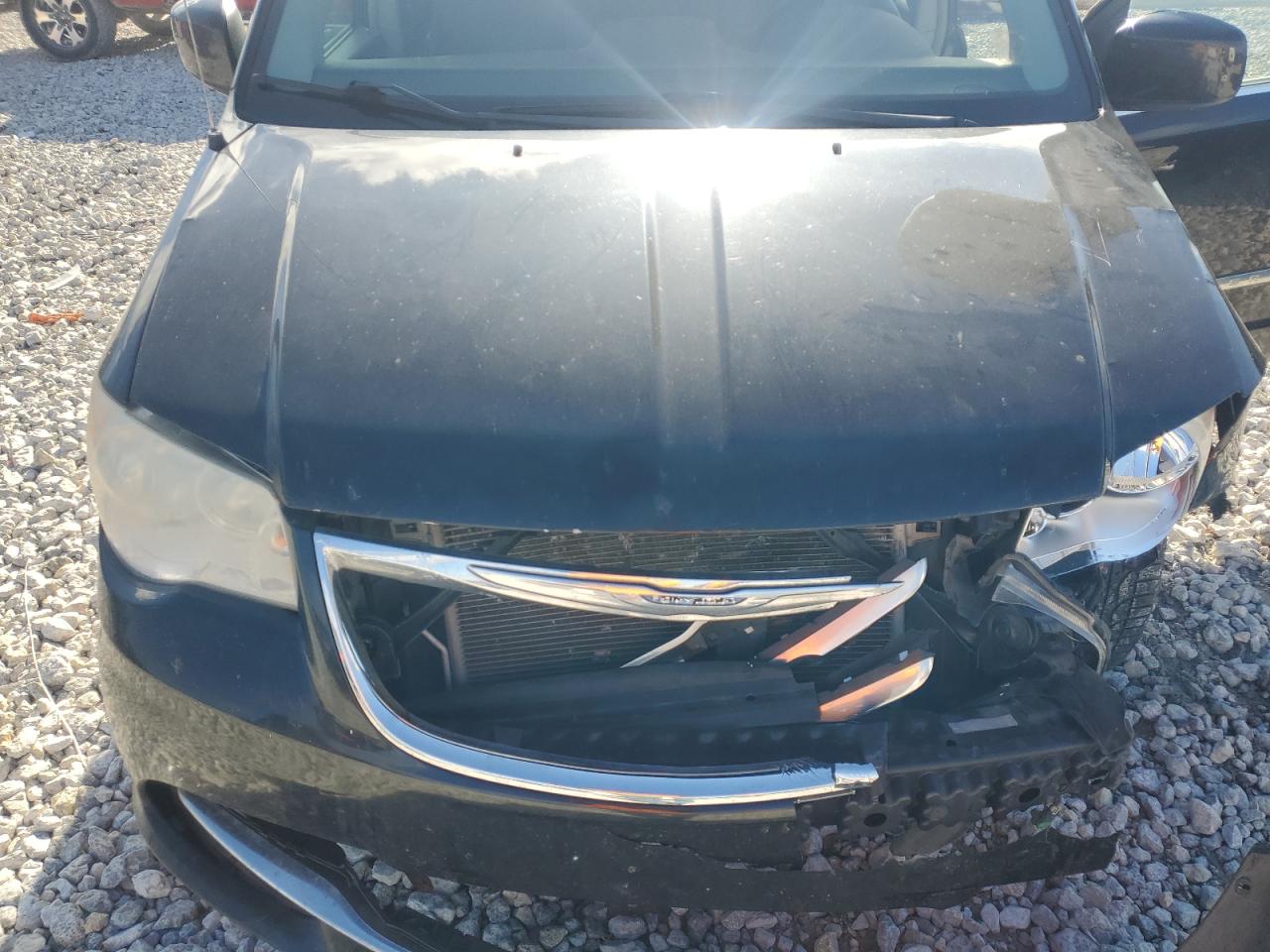 2012 Chrysler Town & Country - Image 12
