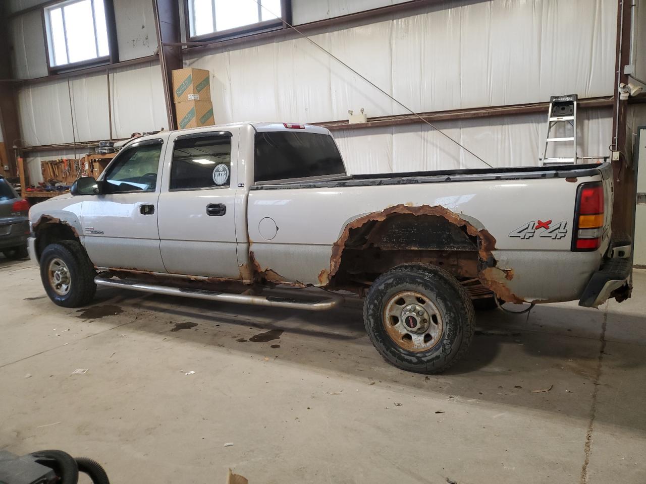 2005 GMC Sierra - Image 2