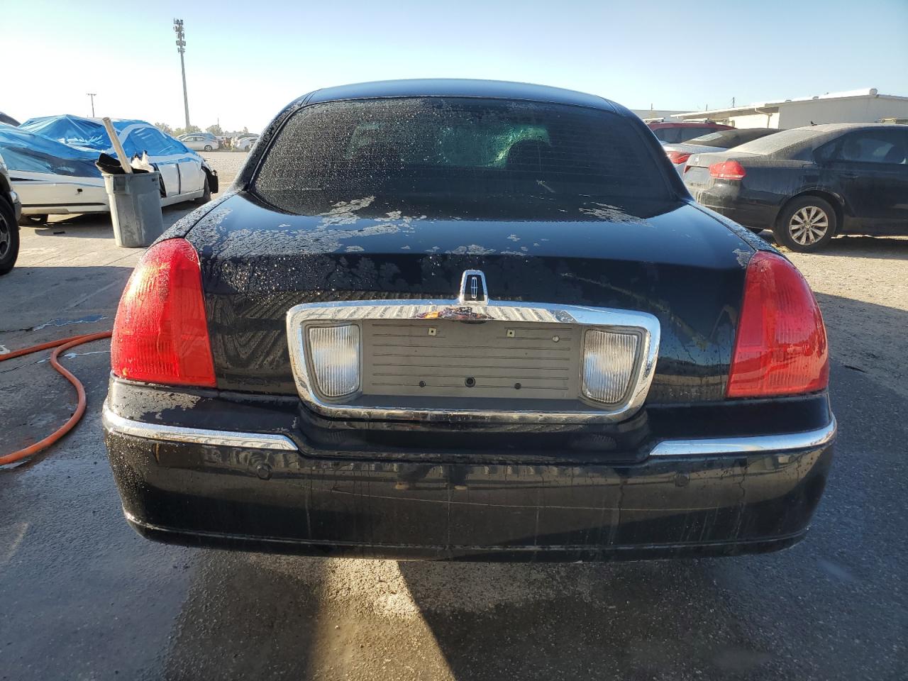 2004 Lincoln Town Car Executive VIN: 1LNHM81W04Y619127 Lot: 81967814