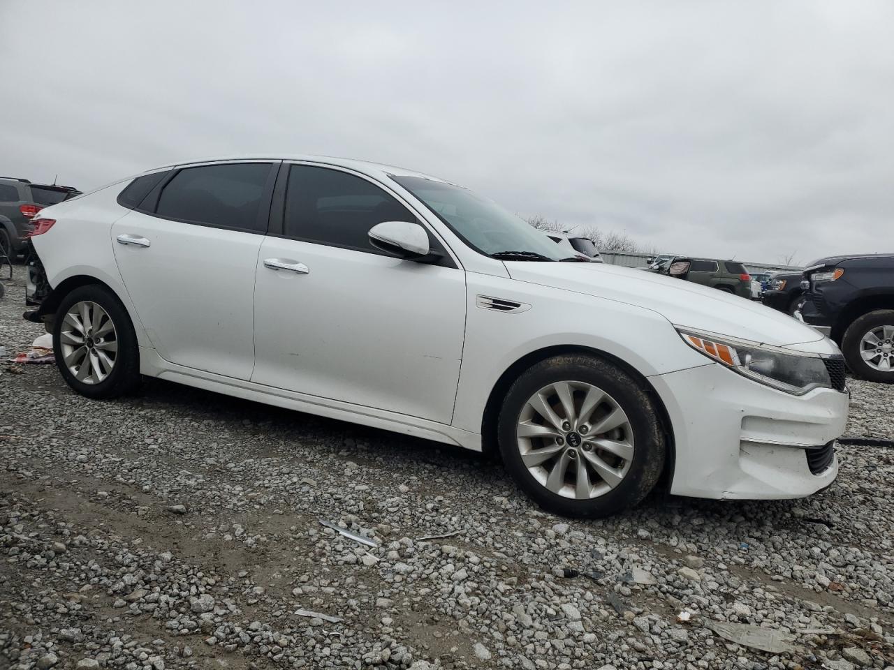 VIN 5XXGT4L38GG045229 2016 KIA OPTIMA no.4