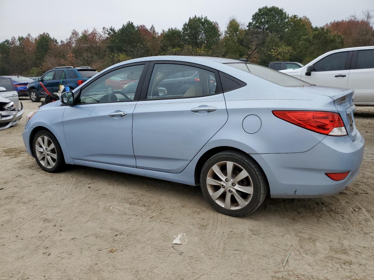 2013 Hyundai Accent - Image 2