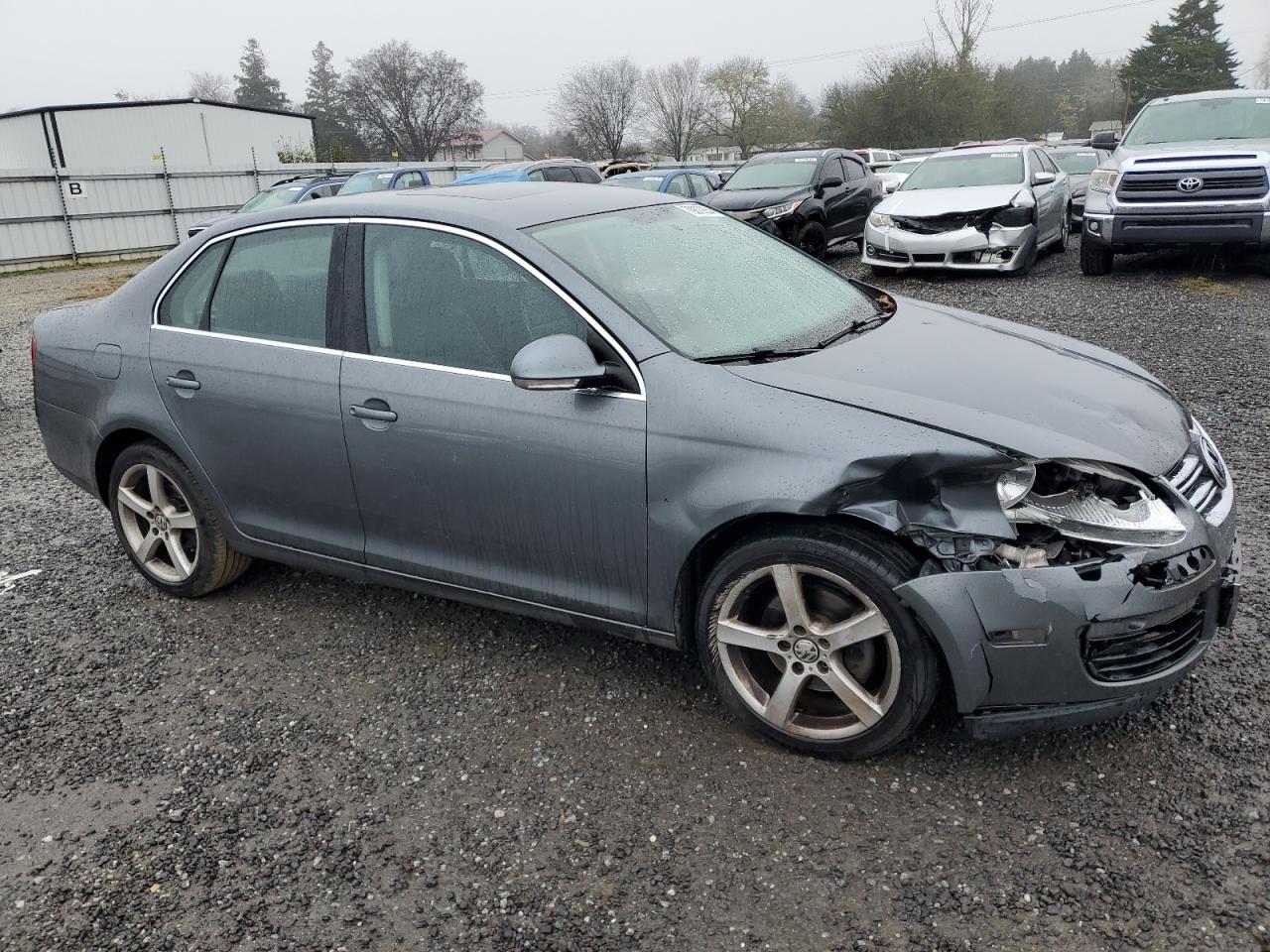 2010 Volkswagen Jetta - Image 4