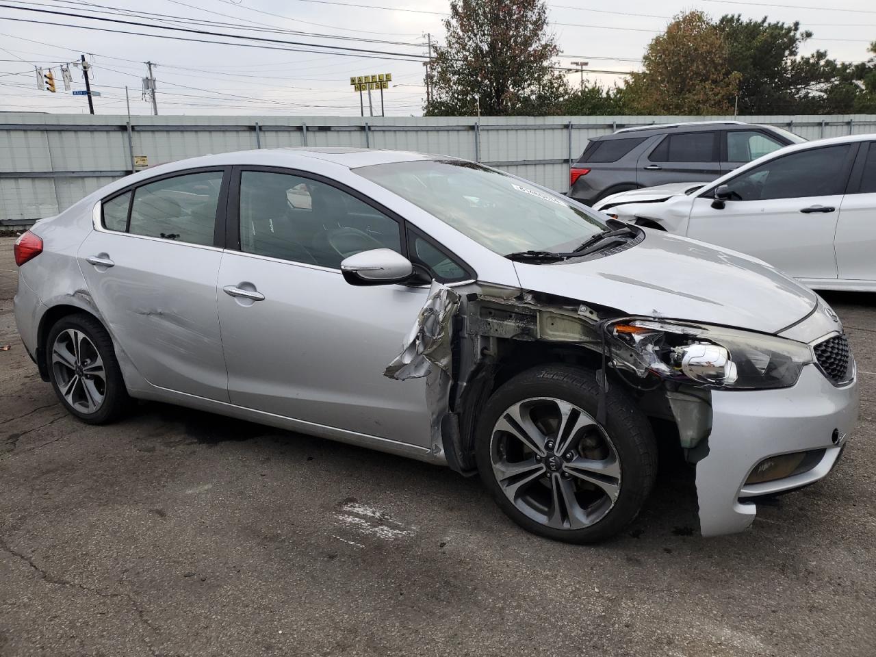 VIN KNAFZ4A83G5550931 2016 KIA FORTE no.4