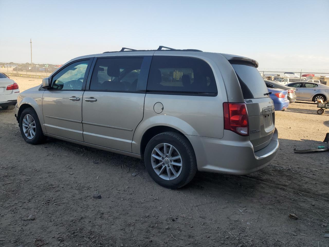 2014 Dodge Caravan - Image 2