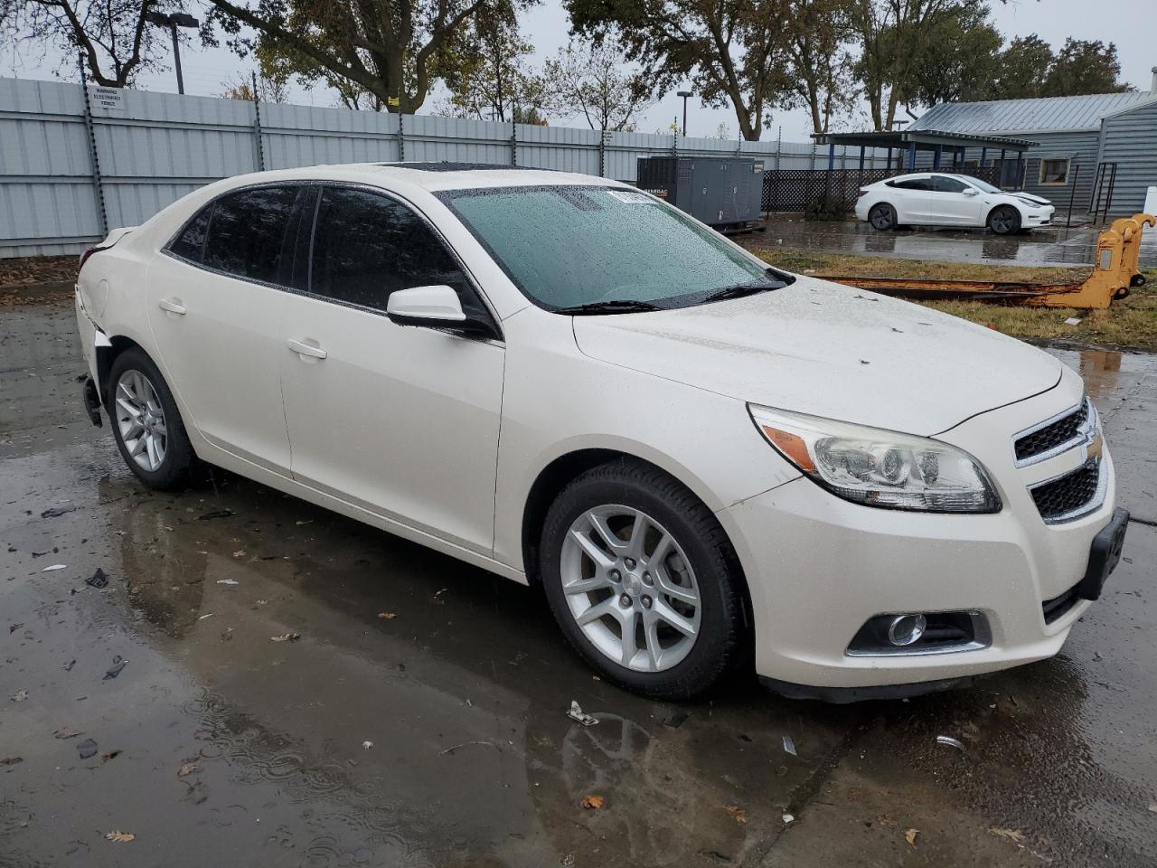 VIN 1G11F5RR4DF112443 2013 CHEVROLET MALIBU no.4