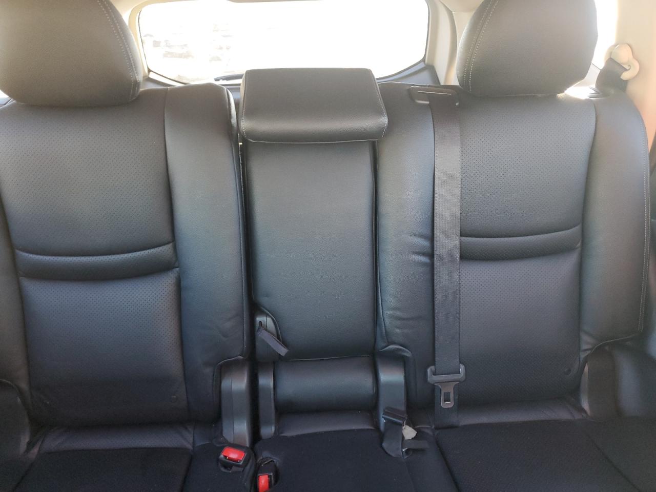 2018 Nissan Rogue - Image 10