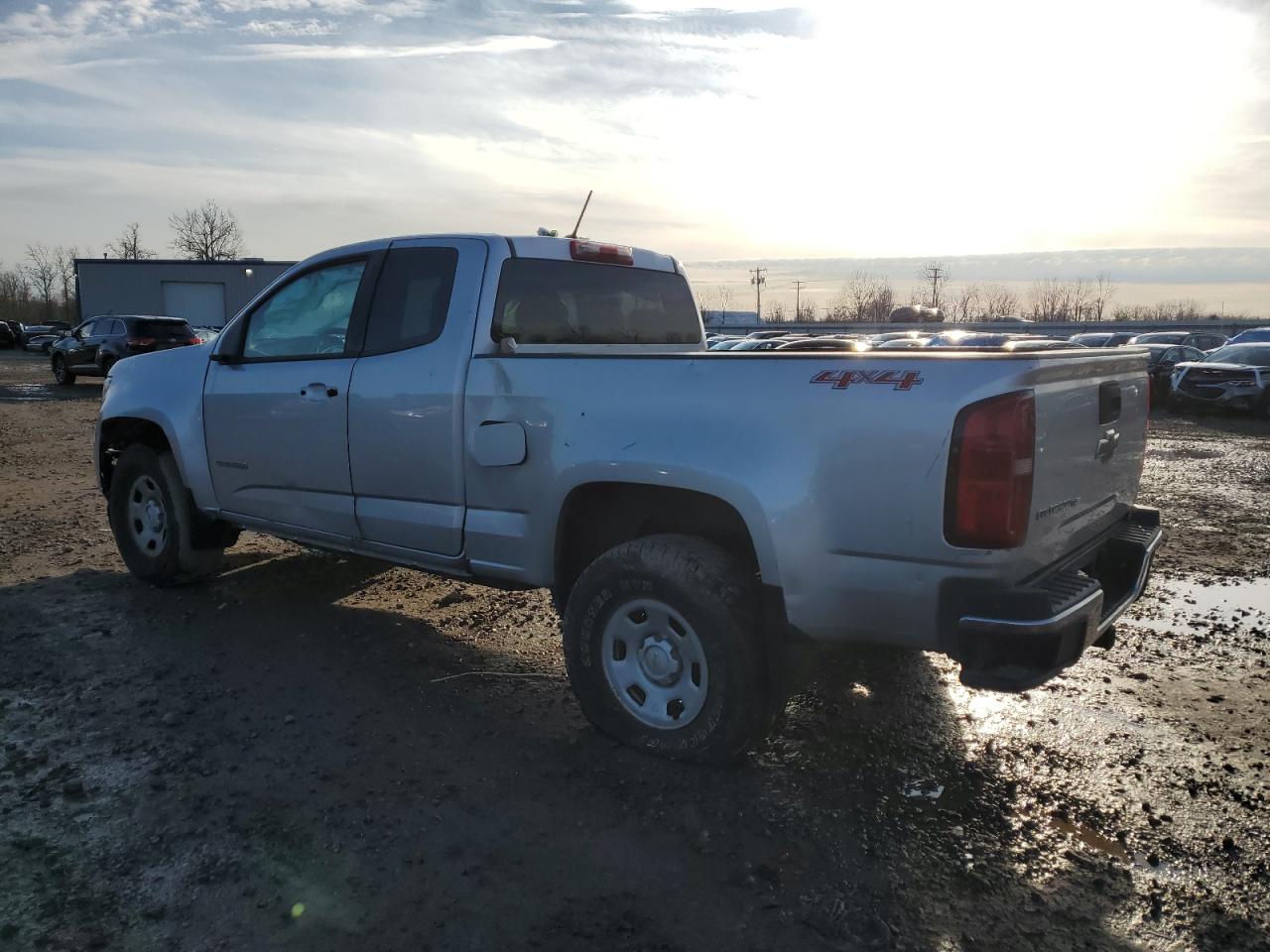 VIN 1GCHTBEN6K1104340 2019 CHEVROLET COLORADO no.2