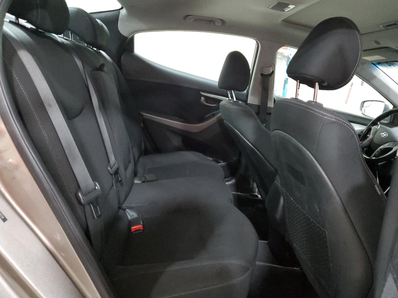 2015 Hyundai Elantra - Image 10