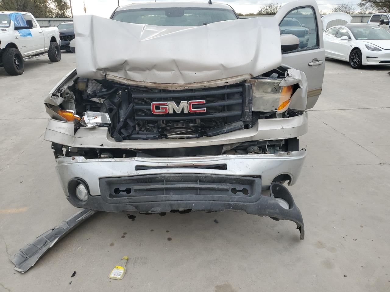 2007 GMC Sierra - Image 13