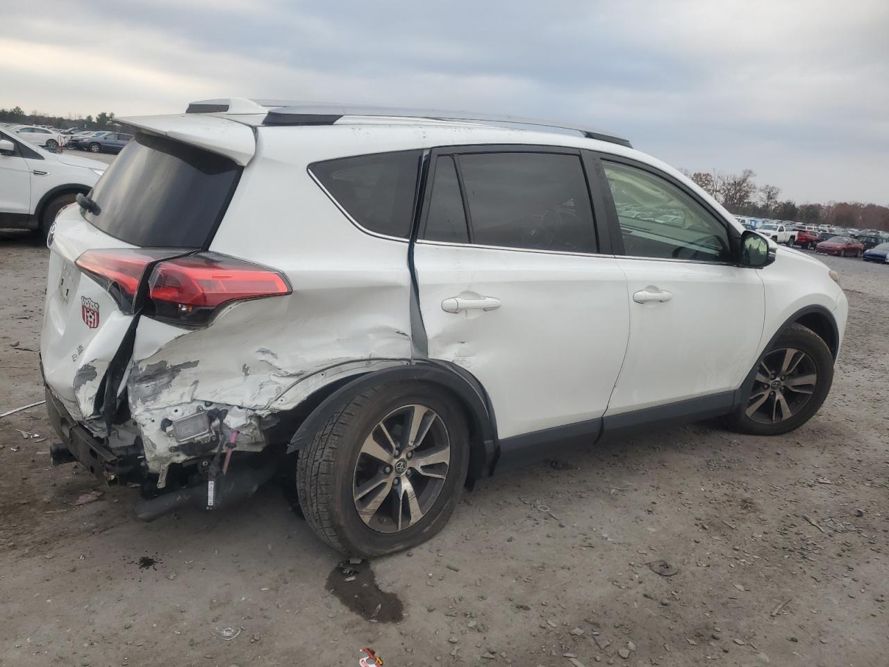 2018 Toyota RAV 4 - Image 3