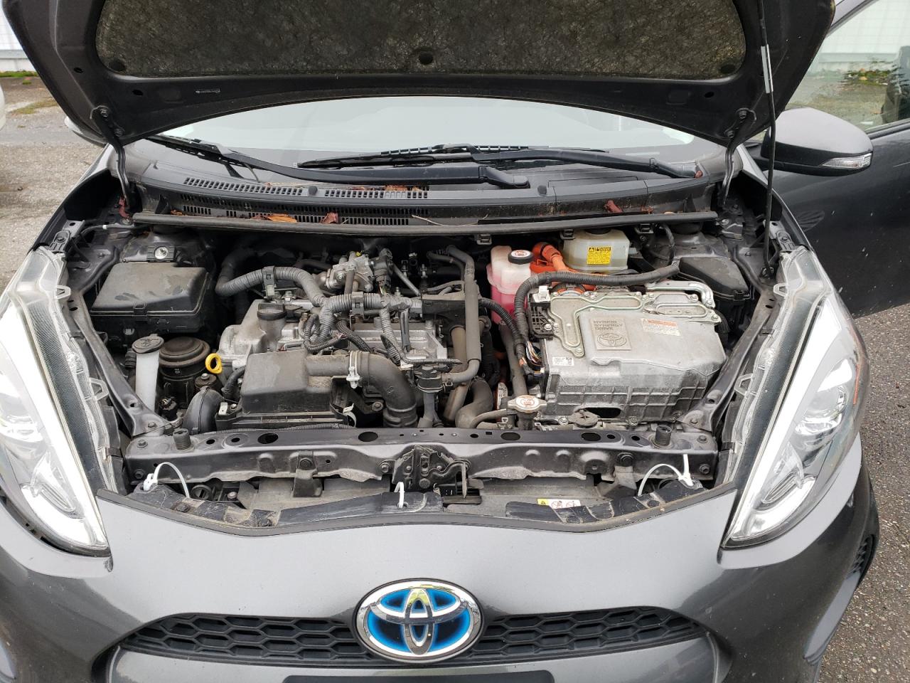 2018 Toyota Prius - Image 12