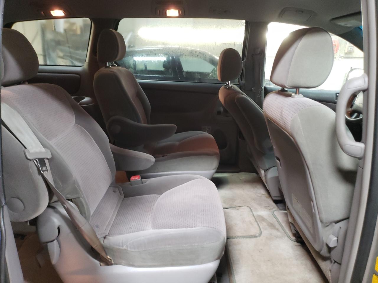 2006 Toyota Sienna - Image 11