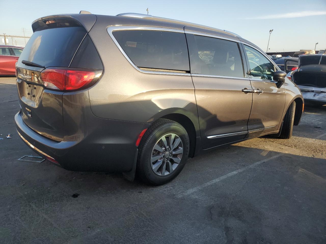 2019 Chrysler Pacifica - Image 3