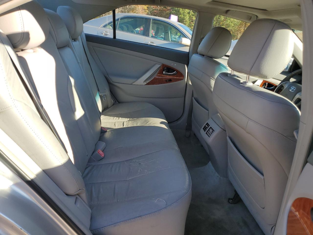 2010 Toyota Camry - Image 11