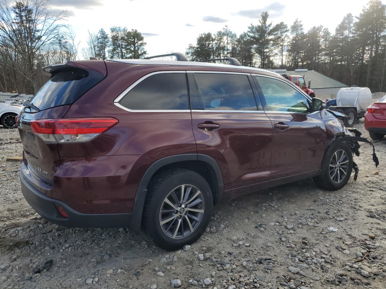 2017 Toyota Highlander - Image 3
