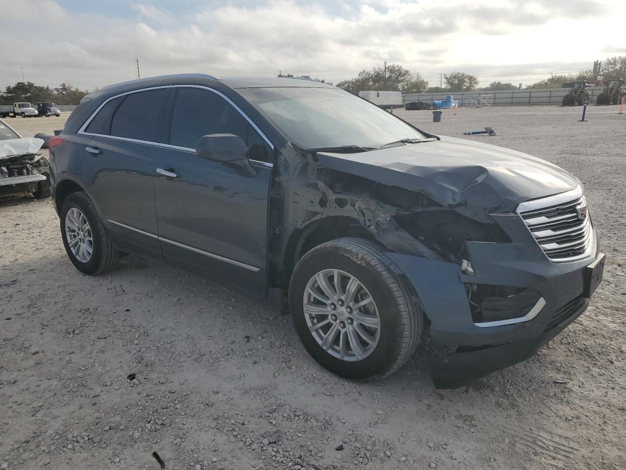 VIN 1GYKNARS7KZ196189 2019 CADILLAC XT5 no.4