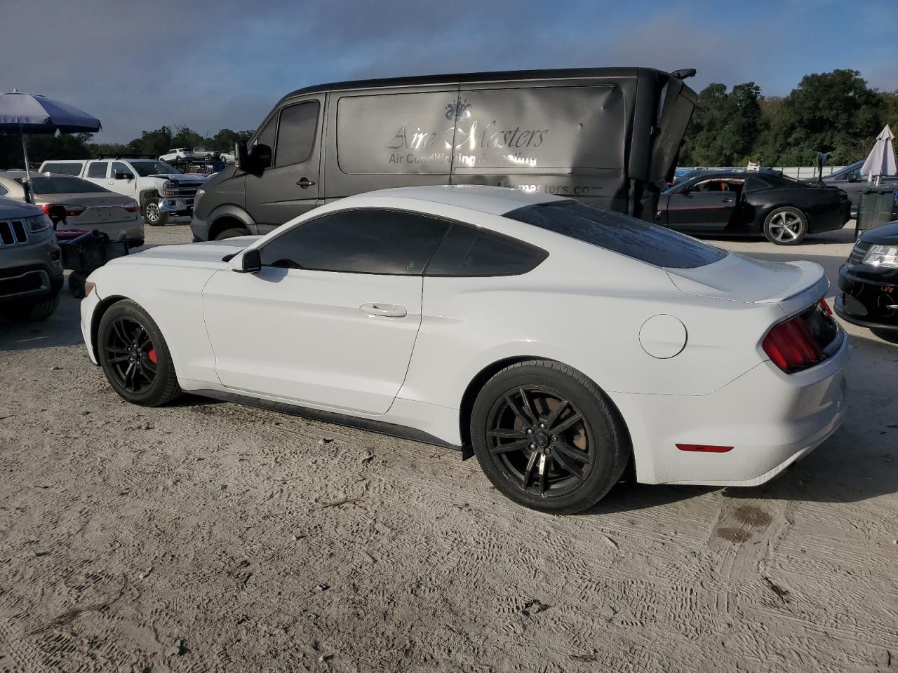 1FA6P8TH8G5283126 2016 FORD MUSTANG - Image 2