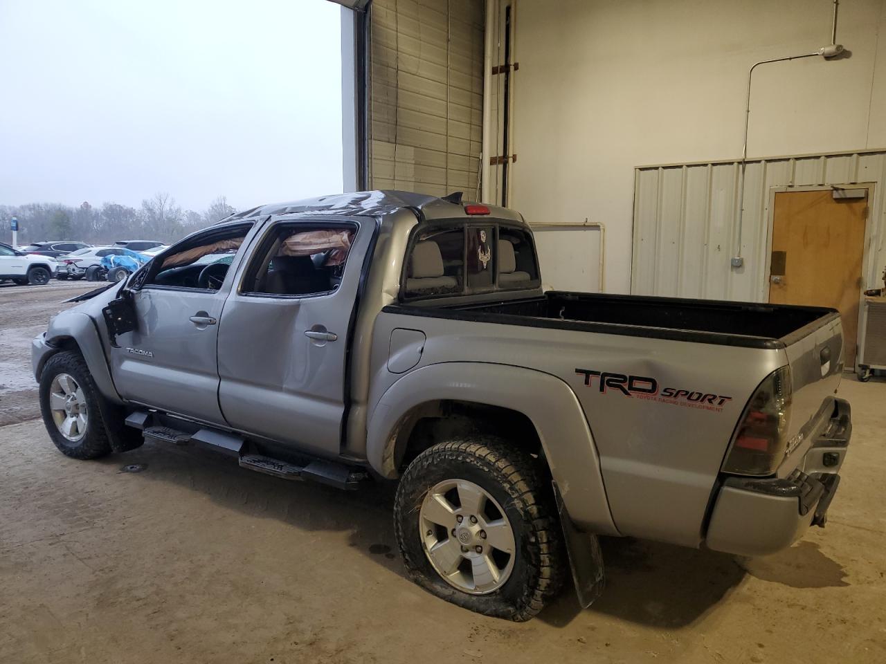 2014 Toyota Tacoma - Image 2