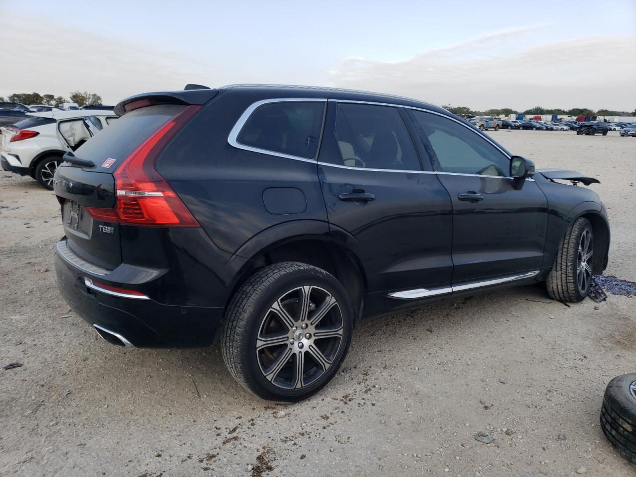 2018 Volvo XC60 - Image 3