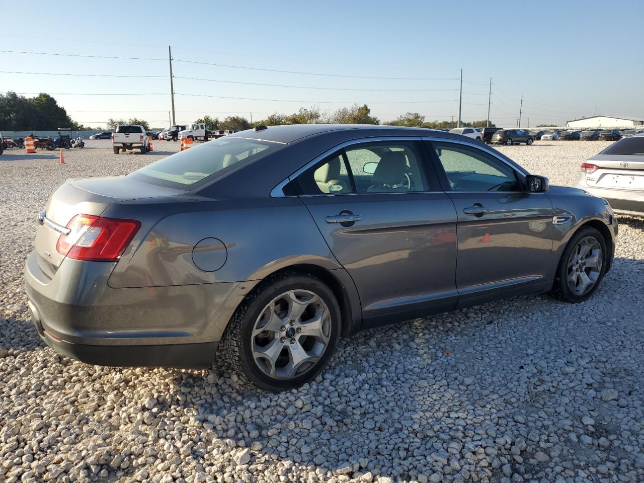 2011 Ford Taurus - Image 3
