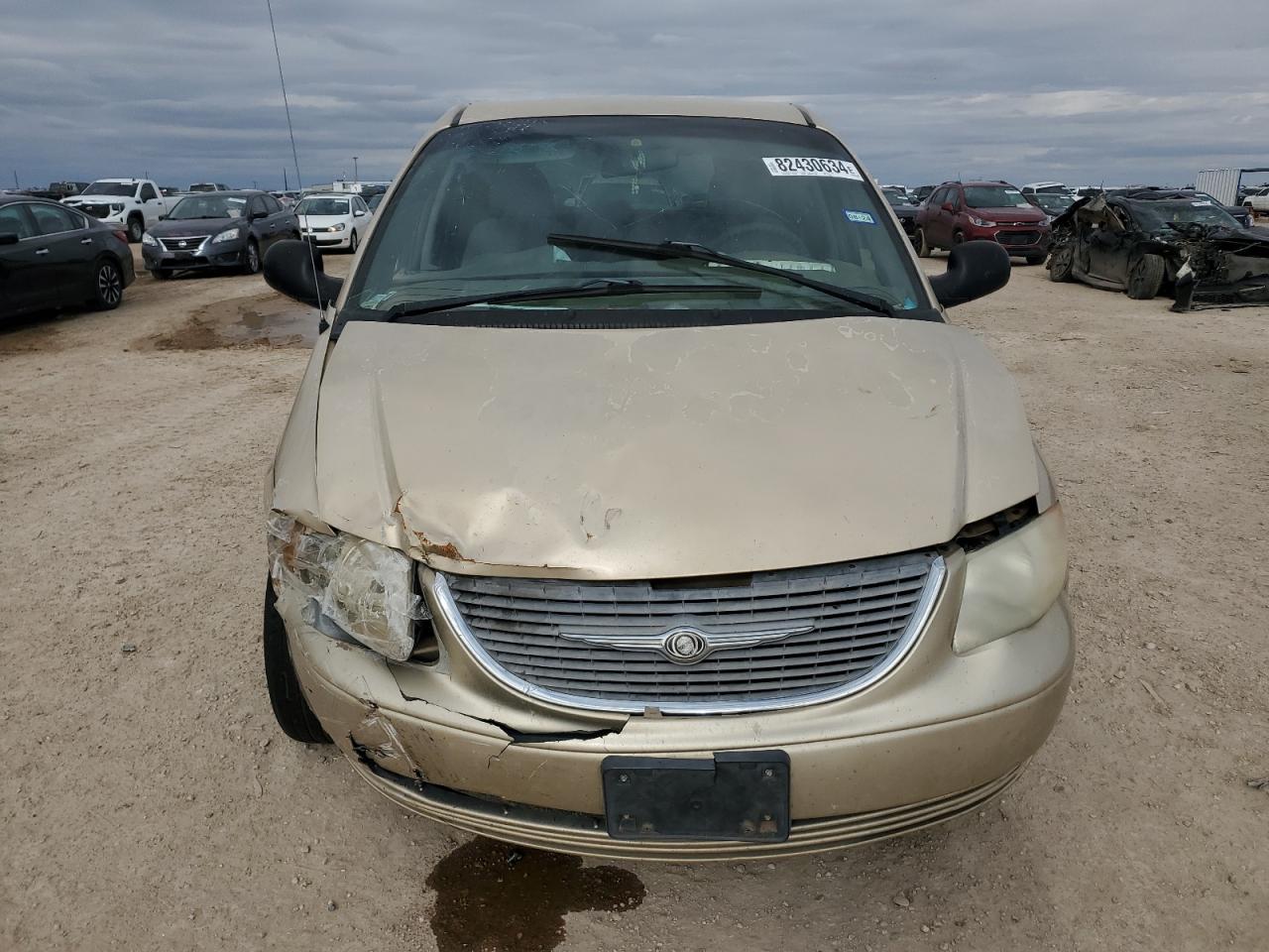 2001 Chrysler Town & Country - Image 5