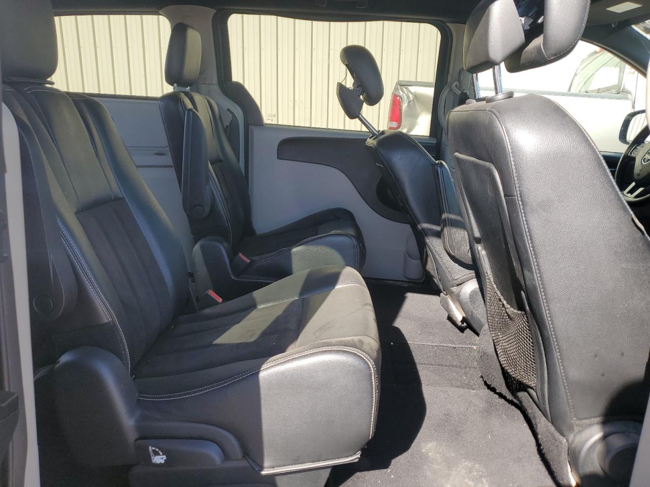 2020 Dodge Caravan - Image 10