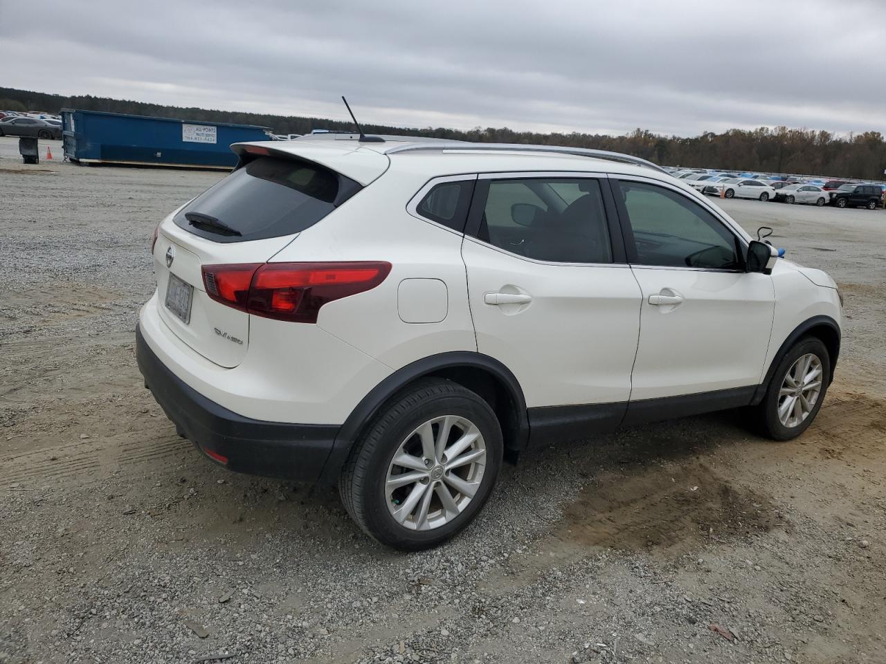 2018 Nissan Rogue - Image 3