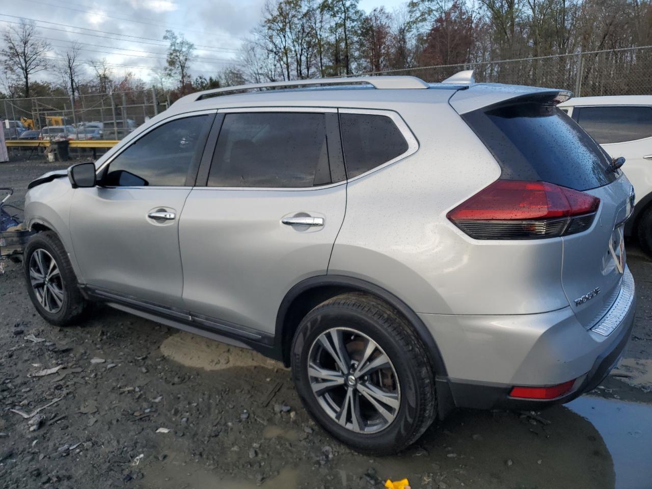 2018 Nissan Rogue - Image 2