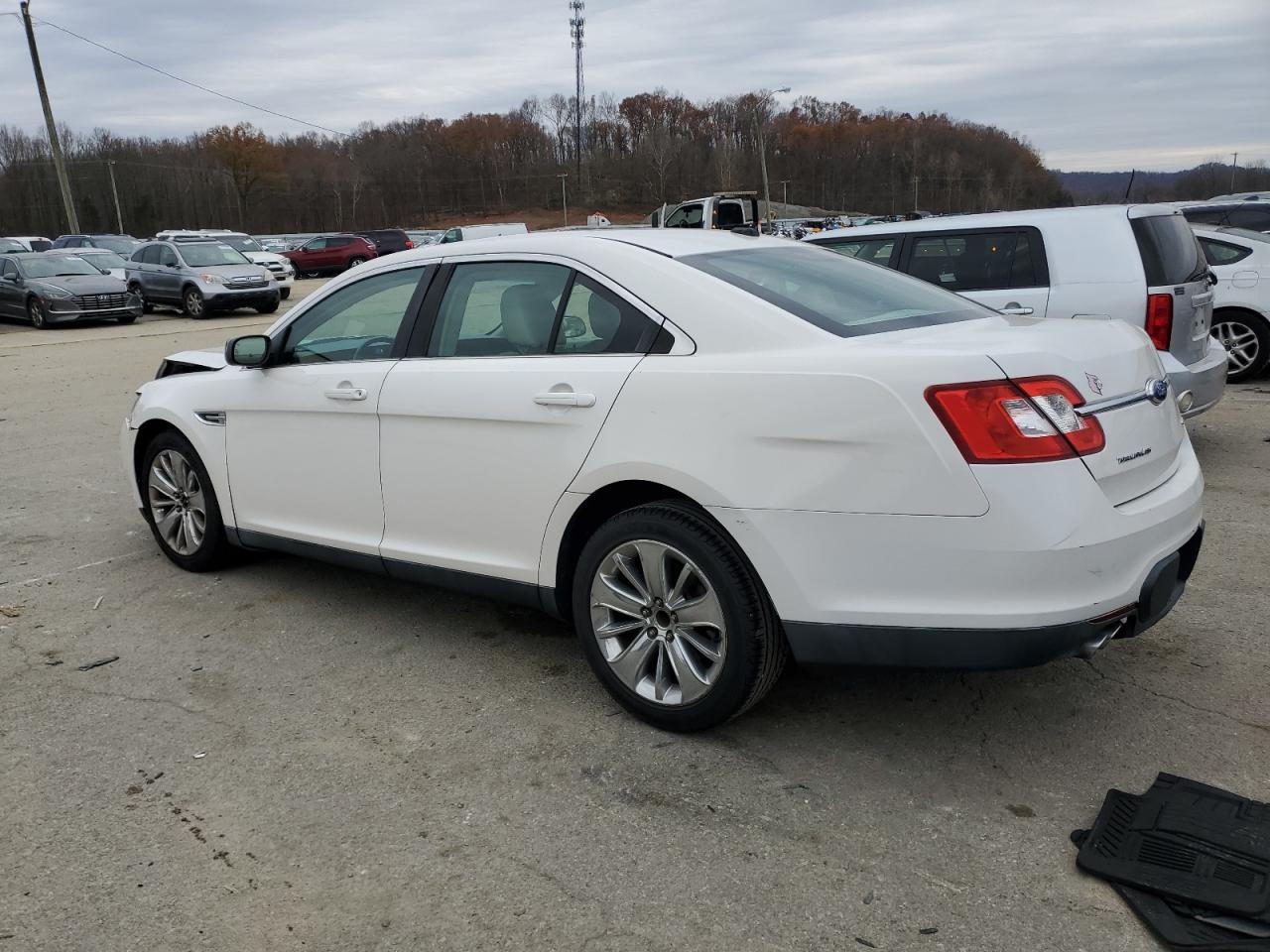 2011 Ford Taurus - Image 2
