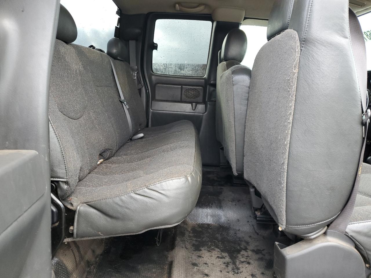 2006 Chevrolet Silverado - Image 10