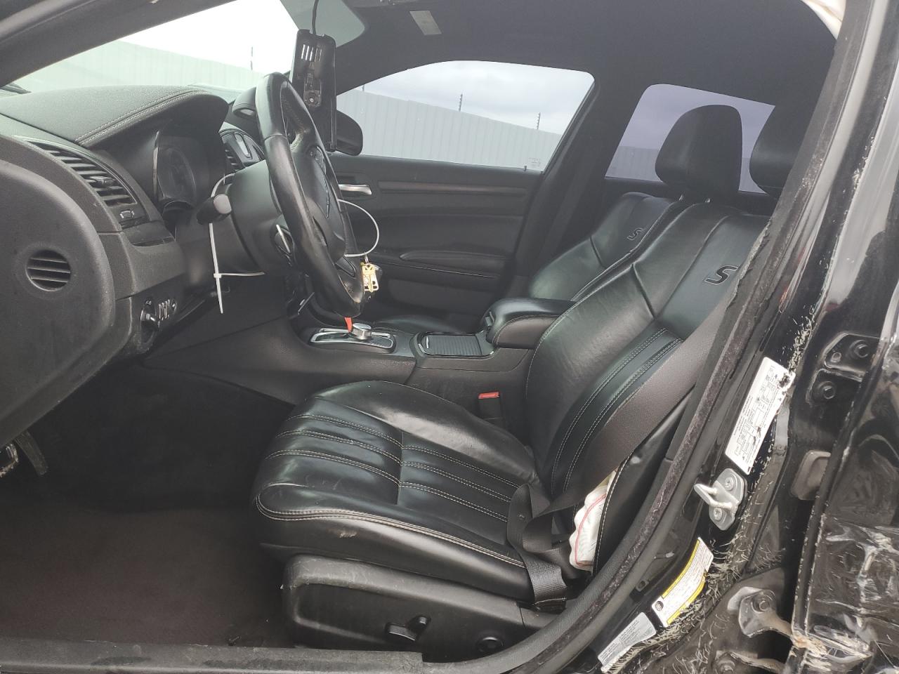 2016 Chrysler 300 - Image 7