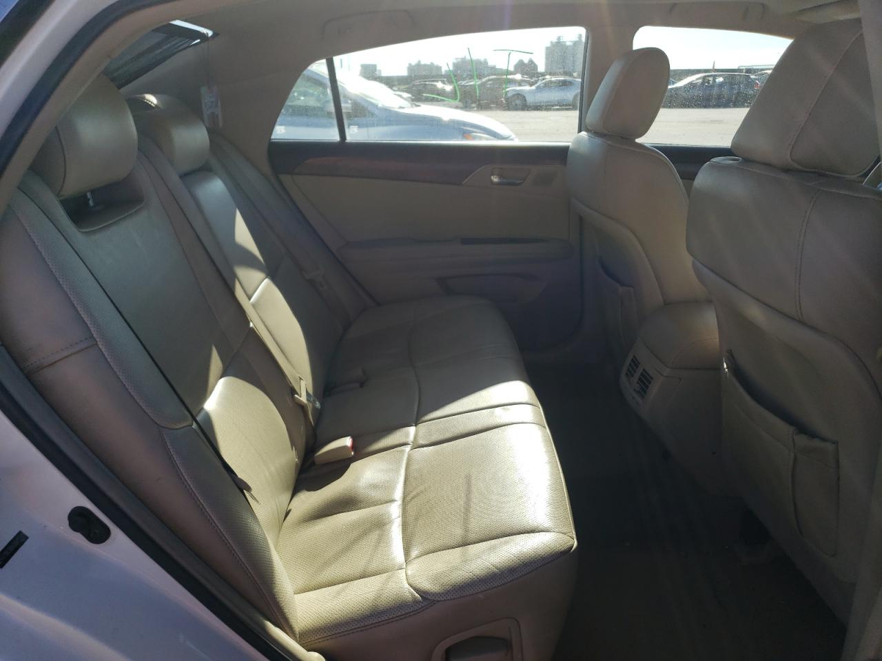 2011 Toyota Avalon - Image 10