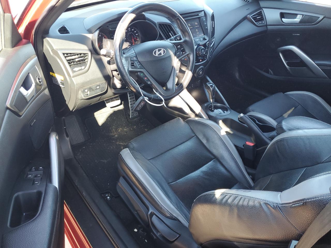 2016 Hyundai Veloster - Image 8